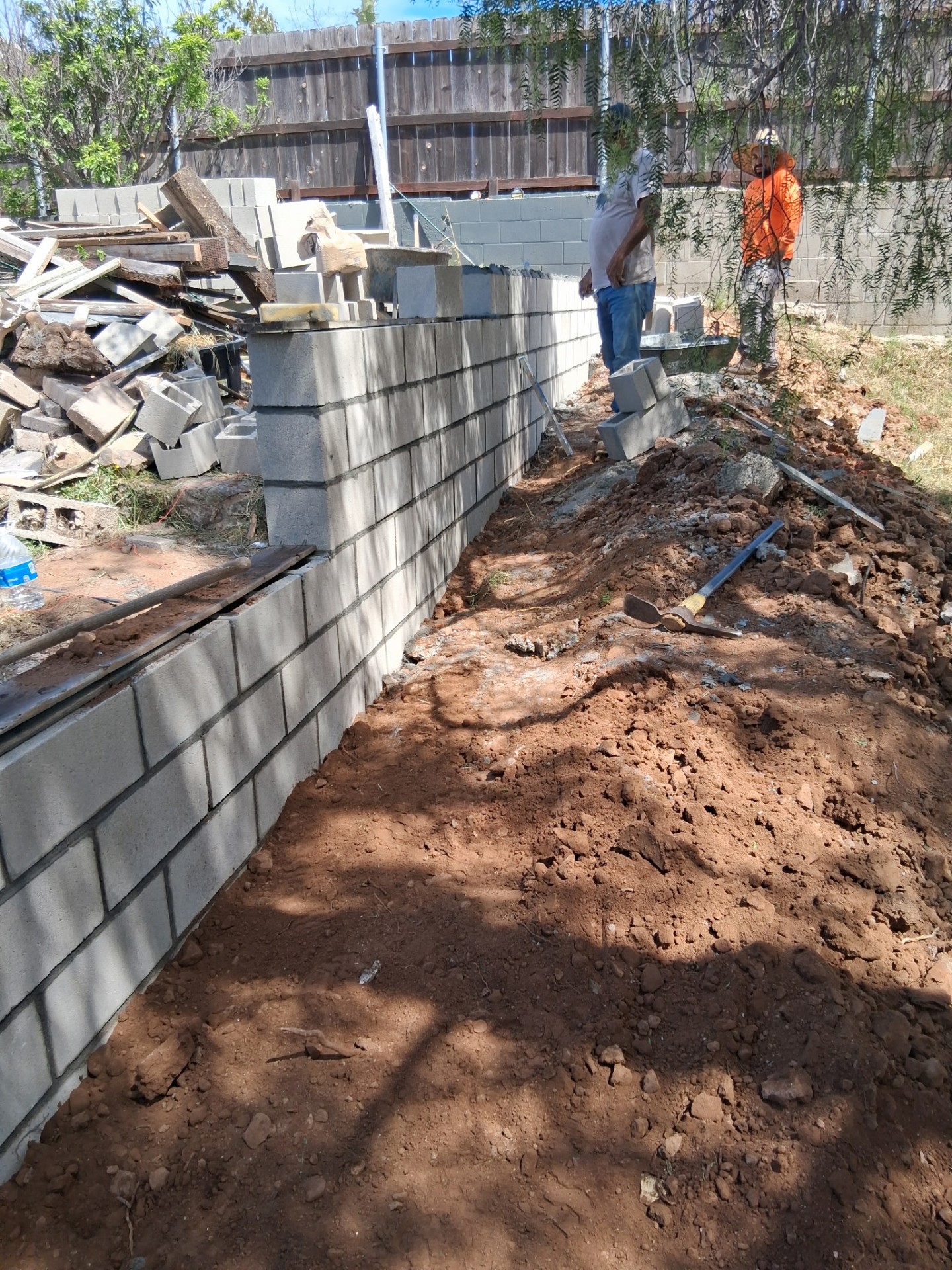 Finished block retaining wall